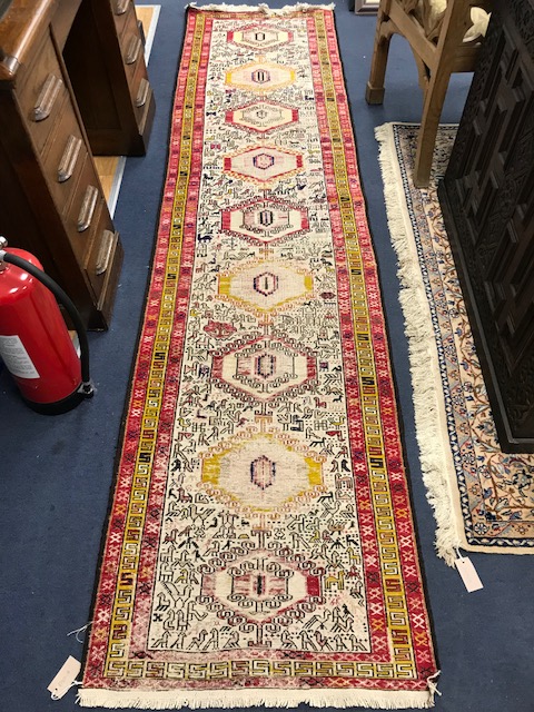 A flatweave runner 290 x 73cm